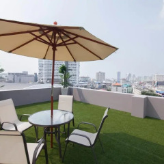 Отель Racha Residence Sri Racha бассейн