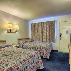 Отель Rodeway Inn 2* Стандартный номер с различными типами кроватей фото 4