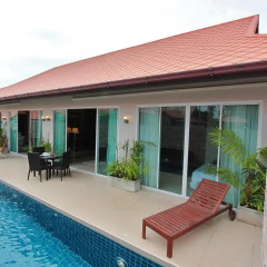 Отель The Ville Jomtien Pool Villa 4* Вилла с различными типами кроватей фото 3