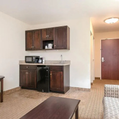 Отель Holiday Inn Express and Suites Lafayette East 2* Люкс с различными типами кроватей фото 2