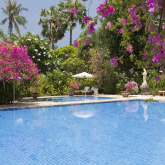 Отель Matahari Beach Resort & Spa бассейн