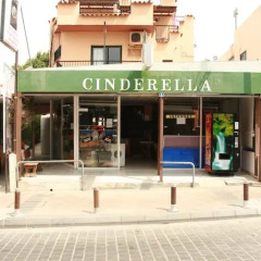 Отель Cinderella Flats городской автобус
