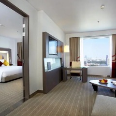 Отель Novotel Bangkok Ploenchit Sukhumvit 4* Улучшенный номер с различными типами кроватей фото 7