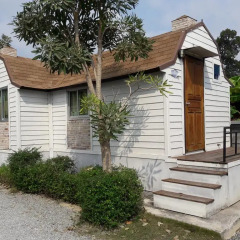 Отель De Coco House Sriracha 3* Бунгало с различными типами кроватей фото 18