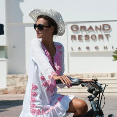 Отель Grand Resort Lagonissi спортивное сооружение