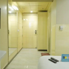 Отель FabHotel Rajouri Garden Main Market сауна