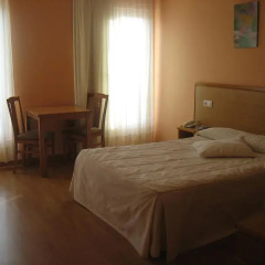 Hotel Reyes de León 2* Улучшенный номер с различными типами кроватей