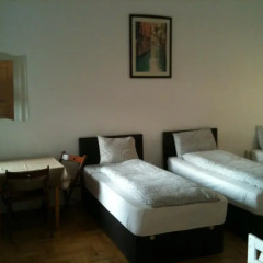 Апартаменты Caterina Private Rooms and Apartments комната для гостей