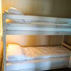 Отель Tjeldsundbrua Camping Коттедж с различными типами кроватей фото 32