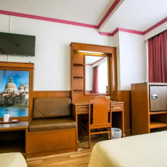 Elizabeth Hotel 3* Улучшенный номер с 2 отдельными кроватями фото 9