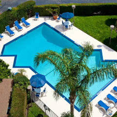 Отель Holiday Inn Express VAN NUYS США, Лос-Анджелес - отзывы, цены и фото номеров - забронировать отель Holiday Inn Express VAN NUYS онлайн бассейн фото 2