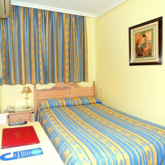 Отель CH Plaza D'Ort Rooms Madrid комната для гостей фото 4