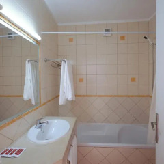 Апартаменты Muthu Clube Praia da Oura Апартаменты с различными типами кроватей фото 2