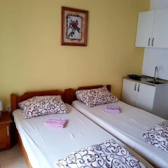 Sun Hostel Budva Студия с двуспальной кроватью