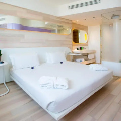 Отель Barceló Milan Улучшенный номер с двуспальной кроватью фото 6