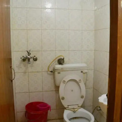 Отель Yes Please Guest House ванная