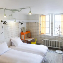 Lloyd Hotel 3* Номер категории Эконом с 2 отдельными кроватями (общая ванная комната)
