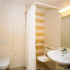 Отель JUFA Hotel Salzburg Австрия, Зальцбург - 1 отзыв об отеле, цены и фото номеров - забронировать отель JUFA Hotel Salzburg онлайн ванная