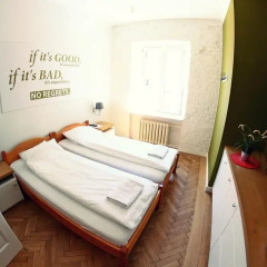 Hostel Chmielna 5 Стандартный номер с 2 отдельными кроватями (общая ванная комната)