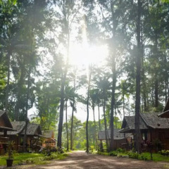 Отель Eco Lanta Hideaway Beach Resort Ланта парковка