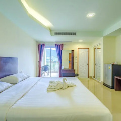 Отель Smile Residence 3* Улучшенный номер с двуспальной кроватью фото 3