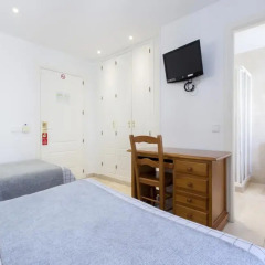 Отель Hostal Castilla II Puerta del Sol Апартаменты с различными типами кроватей фото 8