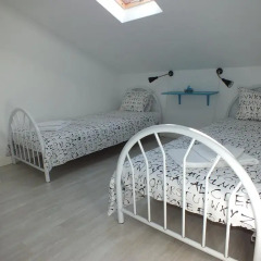 Отель Dorms & Doubles балкон