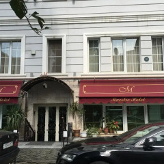 Maestro Hotel парковка