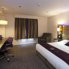 Отель Premier Inn Glasgow Pacific Quay комната для гостей