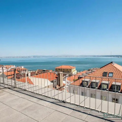 Отель Portuguese Living Chiado One Лиссабон пляж