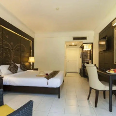 Отель Amora Beach Resort Phuket 4* Улучшенный номер разные типы кроватей фото 5