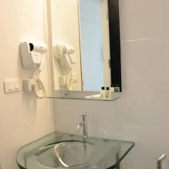 3howw Hostel @ Sukhumvit 21 Улучшенный номер фото 7