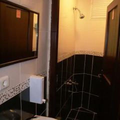 Metropolis Hostel & Guest House Стандартный номер двуспальная кровать (общая ванная комната) фото 9