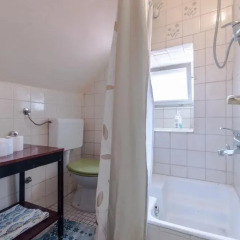 Отель Adriana Downtown Guesthouse 3* Номер с общей ванной комнатой с различными типами кроватей (общая ванная комната) фото 3