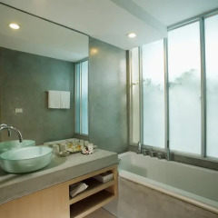 Отель Ramada by Wyndham Phuket Southsea 4* Улучшенный номер двуспальная кровать фото 3