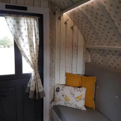 Отель The Little Hide - Grown Up Glamping Стандартный номер с различными типами кроватей фото 25
