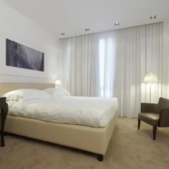 Отель UNAHOTELS Cusani Milano 4* Стандартный номер с двуспальной кроватью