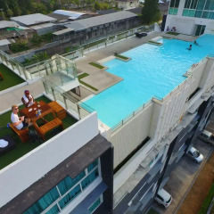Отель Modern Thai Suites Таиланд, Пхукет - отзывы, цены и фото номеров - забронировать отель Modern Thai Suites онлайн балкон