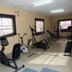 Universal Hotel Enugu фитнесс-зал