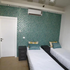 Gordon Inn & Suites Номер с общей ванной комнатой с различными типами кроватей (общая ванная комната)