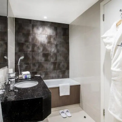 Отель Holiday Inn London - Kensington 4* Улучшенный номер с различными типами кроватей фото 12