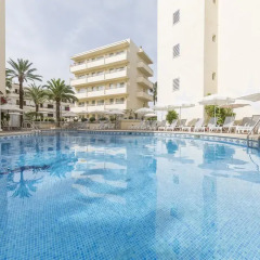 Отель COOEE Aparthotel & Suites Cap de Mar бассейн