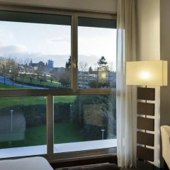 Отель NH Collection Santiago de Compostela 5* Улучшенный номер двуспальная кровать фото 2