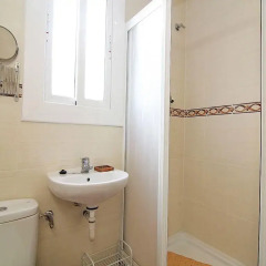 Отель Fira Barcelona Suites Барселона ванная