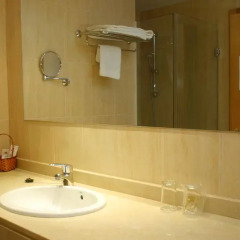 Отель City House Alisas Santander 2* Улучшенный номер с различными типами кроватей фото 3