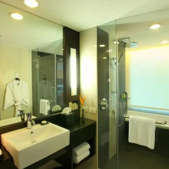 Отель Radisson Suites Bangkok Sukhumvit 5* Улучшенный номер фото 3