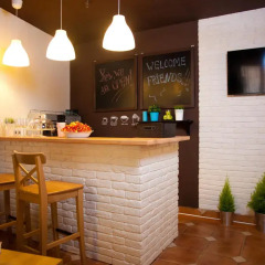 Гостиница Yard Hostel & Coffee Украина, Бояны - отзывы, цены и фото номеров - забронировать гостиницу Yard Hostel & Coffee онлайн гостиничный бар