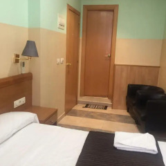 Отель Hostal Mont Thabor Улучшенный номер с различными типами кроватей фото 8