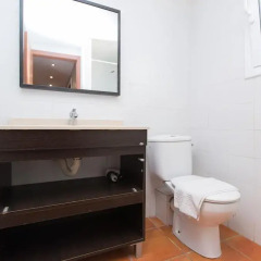 Апартаменты Ainb Raval Hospital Apartments Барселона ванная фото 2