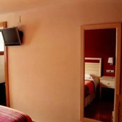 Отель Hostal Rural Haizea Ронсесвальес сейф в номере